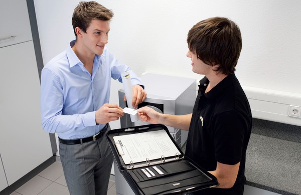 Service_costumer_app_1_Direct Link (600x600px)